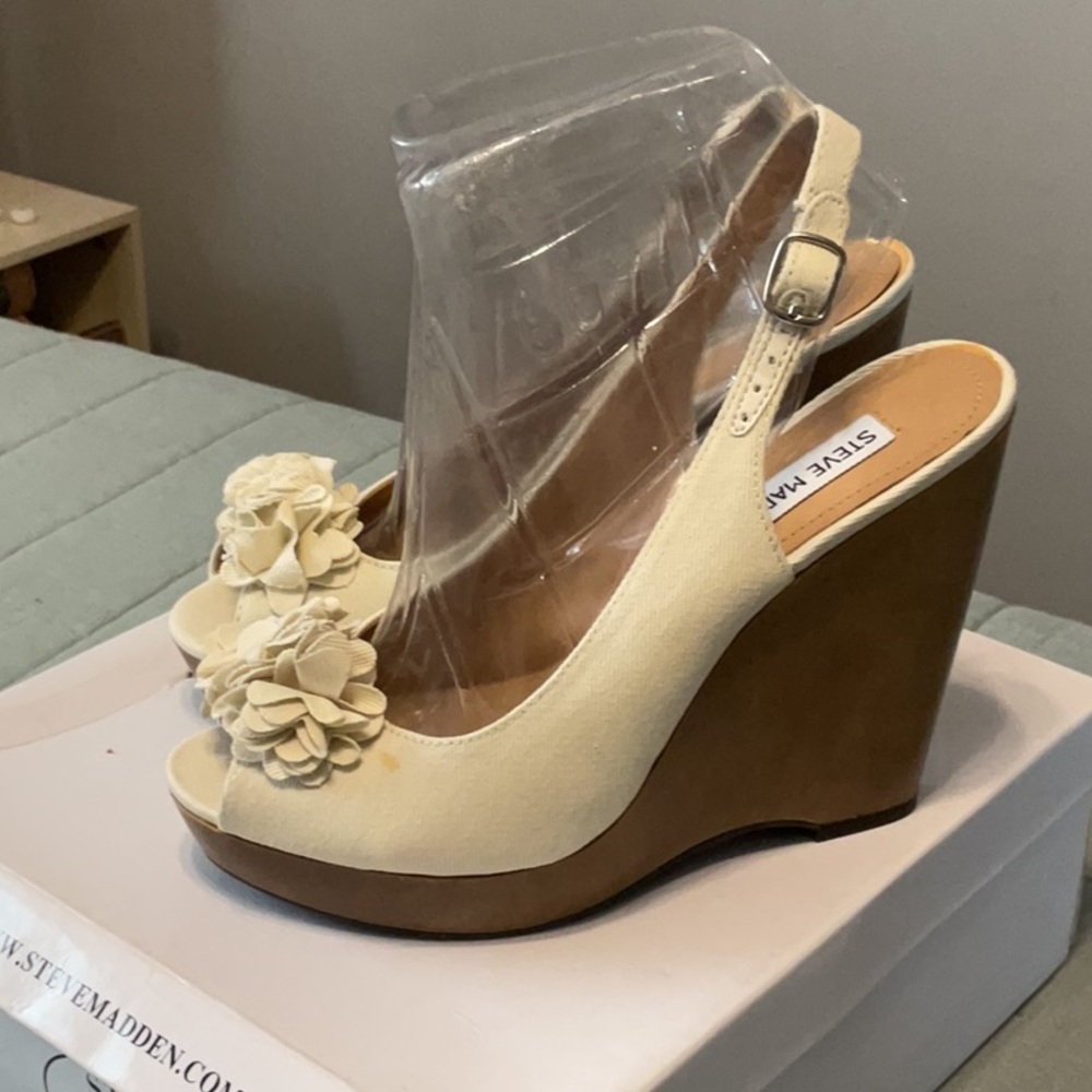 Steve Madden Cream Wedge Sandals